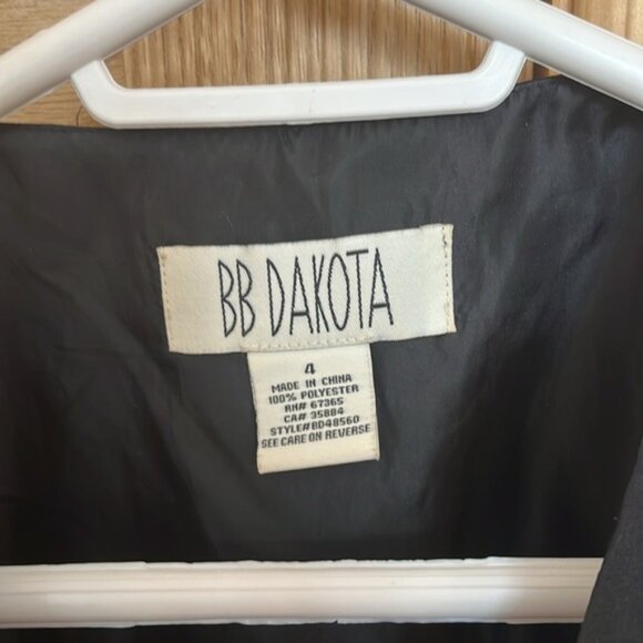 Beautiful dress used few times by my daughter - Picture 2 of 3